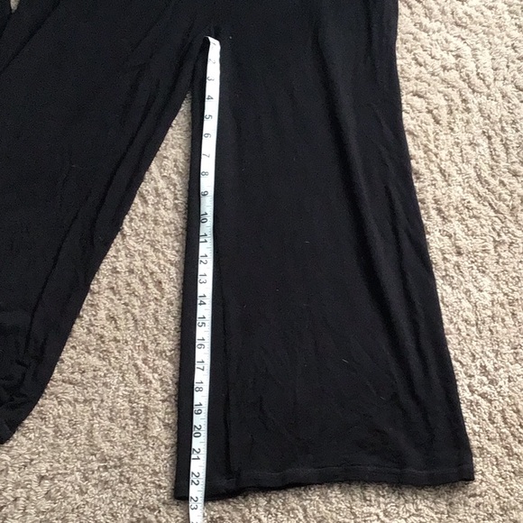 Z Supply set ! Black t-shirt and cropped pants both size medium - Picture 5 of 5